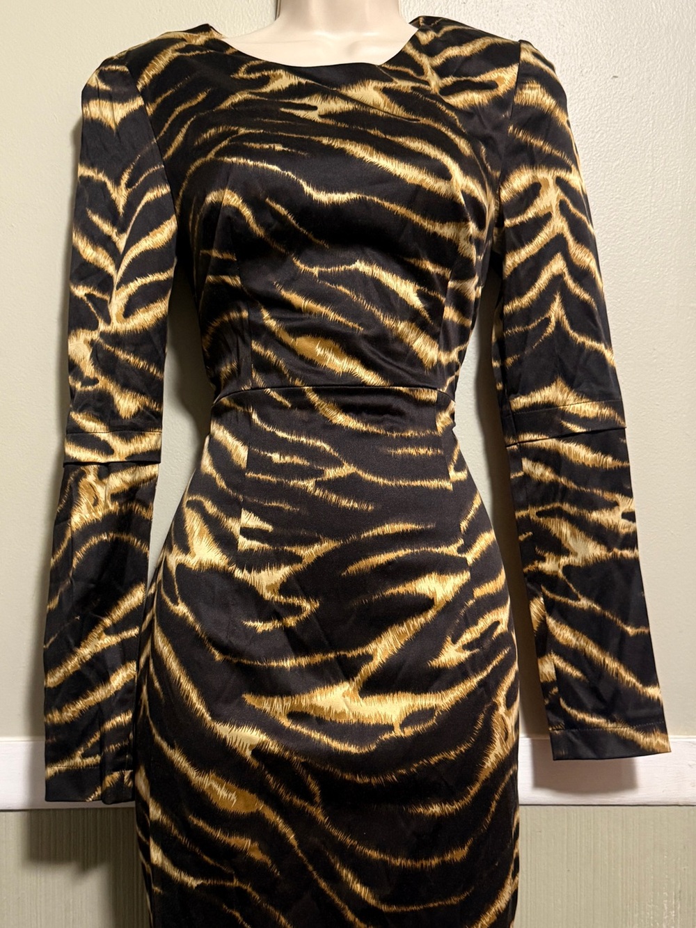 Julian Joyce Mandalay Tiger Print Long Sleeve Bodycon Midi Dress US 4 - Picture 4 of 10